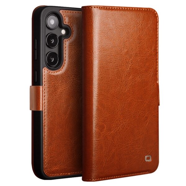 Qialino Samsung Galaxy S25 hoesje - Leren bookcase - Cognac